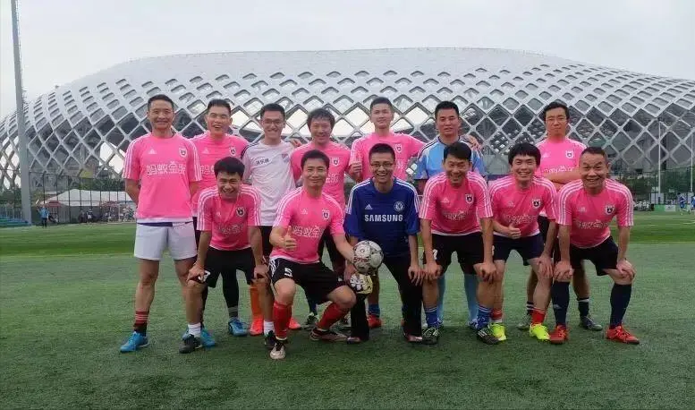 一直喜爱踢, 他都痴迷于